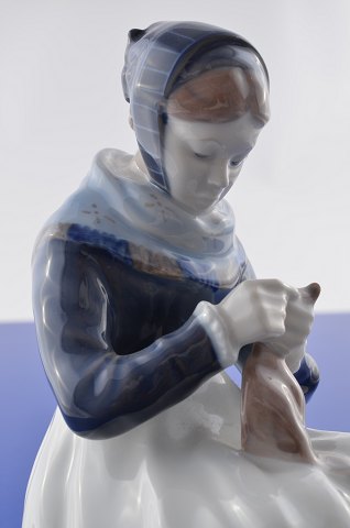 Royal Copenhagen  Figurine 1317 Woman knitting