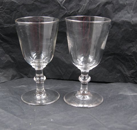 Tøndeglas fra dansk glasværk. Glatte vinglas med rund knap på stilk 10,5cm