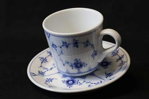 Espresso cups with saucers from Royal Copenhagen in classic mussel painted 
pattern. 1. black. Dec. No. 051/052