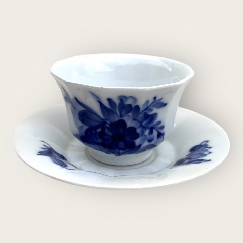 Royal Copenhagen
Blue flower
The angular
Espresso cup
#10/ 8562
*100 DKK