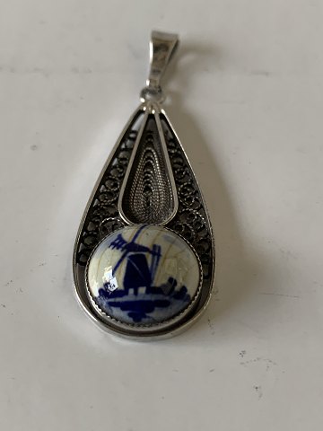 Vedhæng i sølv
Delft
Lang 3,5 cm