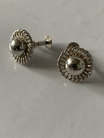 Earrings with screw in silver
Stamped 830S G.HOPPE
Diameter 14.64 mm