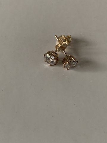8 carat Gold Princess earrings
with clear stone, stamped 333