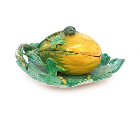 Faience melon shaped tureen by Marieberg, Sweden. 
Signed. H: 22cm. L: 22cm