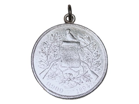 Brooch in shape of large silver coin from Guatemala 1894
