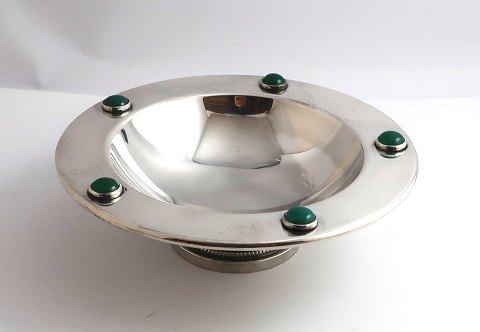 Mogens Björn Andersen (MBA). Round sterling silver bowl with 5 green stones. 
Diameter 16.5 cm
