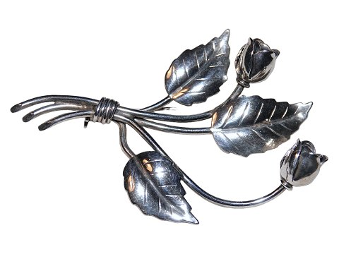 John Lauritzen silver
Large brooch with leaves and flowers from 1955-1981