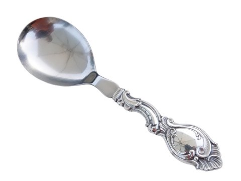 Ornamental silver
Serving spoon 18.7 cm.