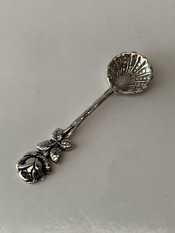 Salt spoon with roses Silver
Length 5,9 cm.