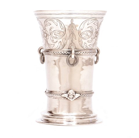 Early 18th century Danish Baroque silver beaker by 
Jacob Sørensen, Copenhagen, 1678-1710, dated 1705. 
H: 11,5cm. W: 205,2gr