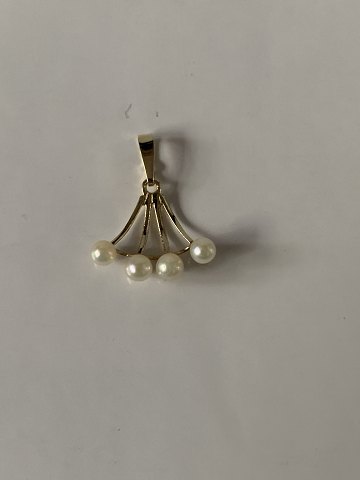 14k gold pendant with pearls, stamped GIFA 585.