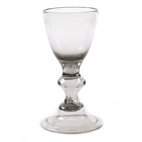 Norwegisches Glas vom Glaswerk Nøstetangen um 
1770. H: 17cm