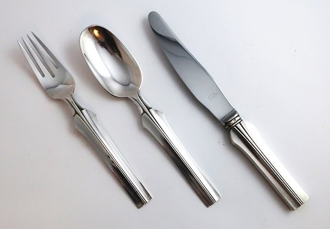 Georg Jensen. Silver cutlery (925). Elsinore. Lunch knife, lunch fork and 
dessert spoon. Produced 1933-1945.