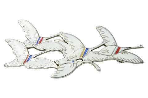 Erik Magnussen sterling silver
Enamel brooch with five Nordic swans