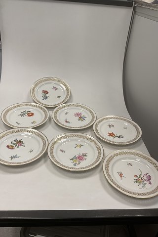 Set of 7 Bing and Grøndahl Early Pierced plate with flowers