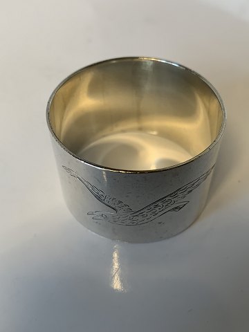 Napkin ring Silver. Seagull motif
Stamped: Tre Tårne
Size 2.8 x ø 4.3 cm.