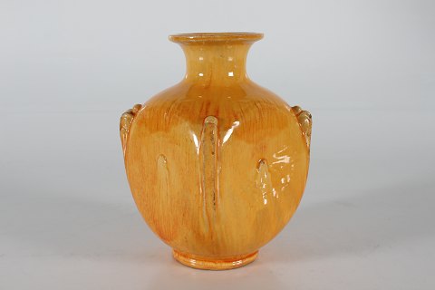 Herman A. Kähler
Art Deco
Vase m/uranglasur
