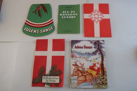 For samlere:
5 stk. tidstypiske gamle jule-sanghæfter
Brug dem for en nostalgisk følelse, når I går om juletræet
Hæfterne er bl.a. fra Magasin på Kongens Nytorv
H: ca. 8cm-12cm
God stand