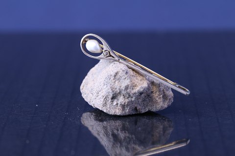 Gold brooch