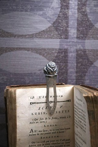 Old bookmark in silver (Stamped) with flower at the top.