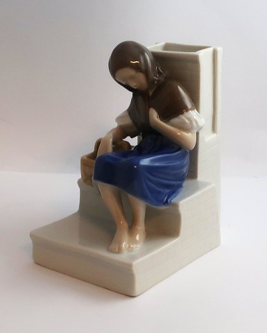 Bing & Gröndahl. Porcelain figure.The little girl with the matches. Model 1655. 
Height 14 cm. (1 quality).