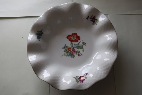 Royal Copenhagen (RC) made of fajance
Small bowl with a formed rim and with goldrim
1. grade
Diam: 17,5cm
In a good condition