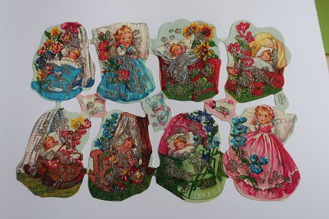 Old coloured scrap
Album with 46 pages
The Photoes are only a selection of the scraps in the album
Please contact us for further information