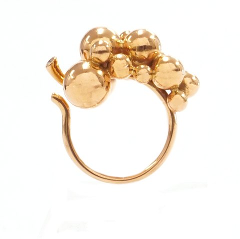 Georg Jensen Moonlight Grape 18kt gold ring with a 
diamond. Ringsize 55-56