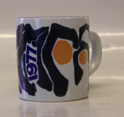 Small 1977 Inge Lise Kofoed Royal Copenhagen Faience Annual mugs  7.5 x 6,7 cm cm  