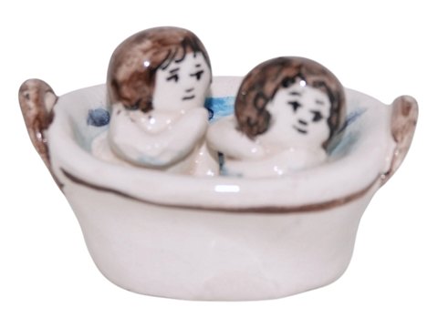 Doreen Middelboe art potterySmall figurine with two children in a bathtub