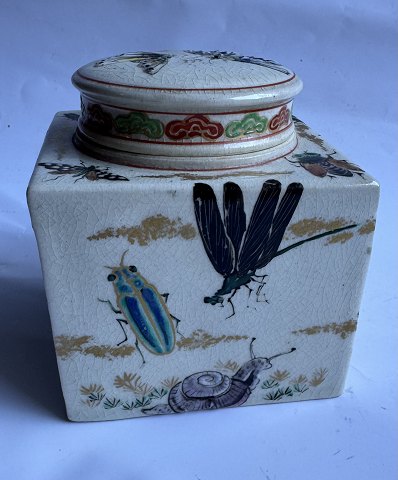Tea caddy from Japan with insect decor c. 1910