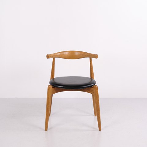 Various chairs
