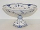 Blue Fluted Half Lace
Large cake stand from 1898-1923