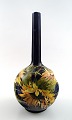 Art nouveau Rörstrand smalhalset vase i fajance dekoreret med blomster.