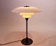 Poul Henningsen - PH 4/3 - Table lamp - White original opal glass and burnished 
brass - 1930s
Great condition
