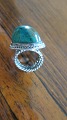 A ring made of silver with a beautiful green stone 
,- a very beautiful and personable ring 
Please note the good twisted silver work made by 
hand by the silversmith
Size about 53
Please take a look at the articleno. 369165 as 
well