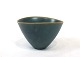 Keramik skål med mørkeblå glasur af Palshus og nummereret, 1123/1.
5000m2 udstilling.