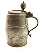 Barrel-shaped tin mug