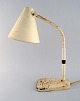 Bauhaus stil. Justerbar retro bordlampe i original stand med afbryder på foden. 
1950