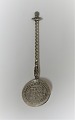 Sølvske med mønt. Christian V.   llll Mark 1681