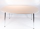 Spisebord i hvid laminat af dansk design fremstillet af Zeta Furniture.
5000m2 udstilling.
