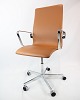 The Oxford classic office chair, model 3293C, with original upholstery of cognac 
leather, designed by Arne Jacobsen in 1963 and manufactured by Fritz Hansen.
5000m2 showroom.