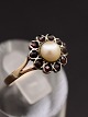 8 carat gold ring size 56 with genuine pearl and garnets