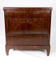 Late empire chest of drawers of mahogany , in great antique  condition from the 
1840s. 
5000m2 showroom.