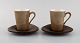 Kenji Fujita for Tackett Associates. To kaffekopper i porcelæn med underkoper. 
Dateret 1953-56.

