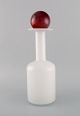Otto Brauer for Holmegaard. Vase / bottle in white art glass with red ball. 
1960s.
