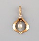 Scandinavian jeweler. Classic pendant in 14 carat gold with cultured pearl. 
Mid-20th century.
