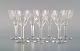 Baccarat, Frankrig. Syv glas i klart mundblæst krystalglas. Midt 1900-tallet.

