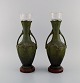 Hippolyte François Moreau (1832-1927), fransk billedhugger. Et par antikke art 
nouveau vaser med hanke i grønpatineret bronze. Glasindsatser. 1880