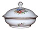 Royal CopenhagenLidded bowl with bouquets of flowers ...